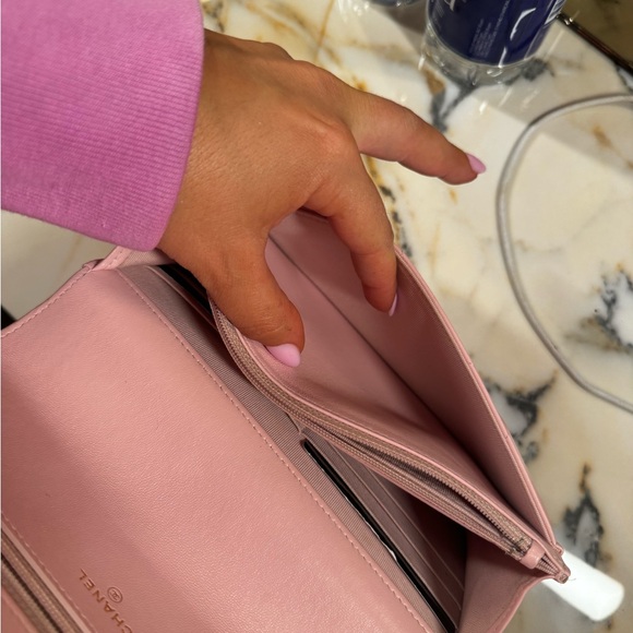 Authentic Chanel 19 Wallet on chain in baby pink. 2 tone chain leather purse - Picture 4 of 4